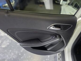 MERCEDES-BENZ GLA 2.1 GLA220 CDI SE