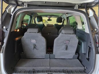 PEUGEOT 5008 2.0 HDi Allure