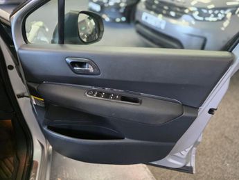 PEUGEOT 5008 2.0 HDi Allure