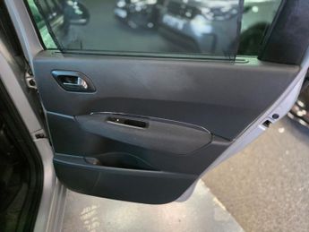 PEUGEOT 5008 2.0 HDi Allure