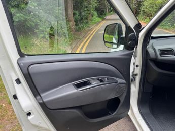 FIAT DOBLO 1.3 JTD MultiJet 16v SX L1 H1 4dr