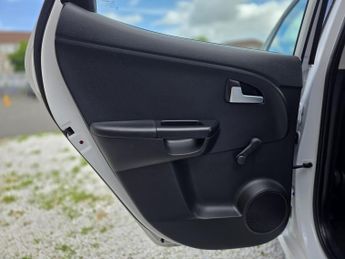 KIA VENGA 1.6 2