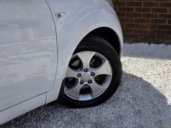 KIA VENGA 1.6 2