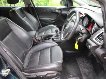 VAUXHALL ASTRA 2.0 CDTi ecoFLEX Elite - MOT Nov 26 - Tax 35 - Heated leather - 