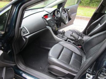 VAUXHALL ASTRA 2.0 CDTi ecoFLEX Elite - MOT Nov 26 - Tax 35 - Heated leather - 