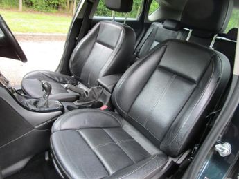 VAUXHALL ASTRA 2.0 CDTi ecoFLEX Elite - MOT Nov 26 - Tax 35 - Heated leather - 