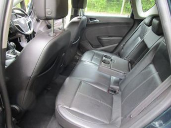 VAUXHALL ASTRA 2.0 CDTi ecoFLEX Elite - MOT Nov 26 - Tax 35 - Heated leather - 