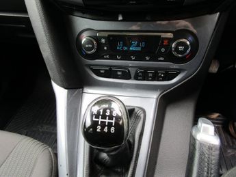 FORD FOCUS 1.6 TDCi Titanium Navigator - 16 Services - Very clean car throu