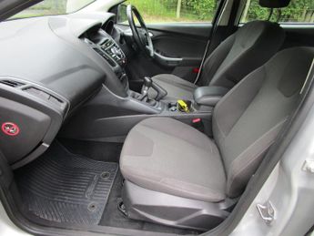 FORD FOCUS 1.6 TDCi Titanium Navigator - 16 Services - Very clean car throu