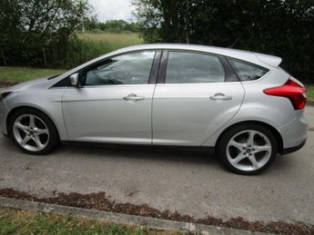 FORD FOCUS 1.6 TDCi Titanium Navigator - 16 Services - Very clean car throu