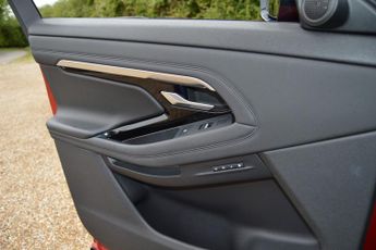 LAND ROVER RANGE ROVER EVOQUE 2.0 D180 SE