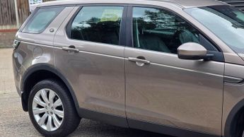 LAND ROVER DISCOVERY SPORT 2.0 TD4 SE Tech Auto 4WD Euro 6 (s/s) 5dr