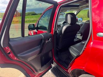LAND ROVER FREELANDER 2 2.2 SD4 Metropolis