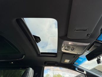 TOYOTA VELLFIRE 2.5 E-FOUR EXECTIVE LOUNGE