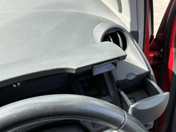 TOYOTA YARIS 1.3 VVT-i SR