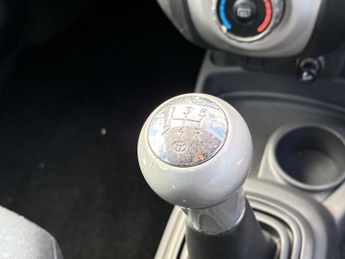 TOYOTA YARIS 1.3 VVT-i SR