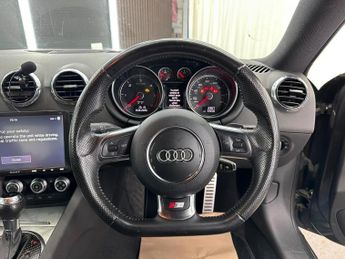 AUDI TT 2.0 TDI Black Edition S Tronic quattro Euro 5 3dr