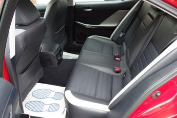 LEXUS IS 2.5 300h Sport