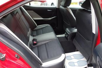LEXUS IS 2.5 300h Sport