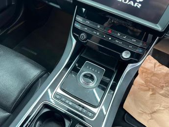 JAGUAR XE 2.0i GPF R-Sport Auto Euro 6 (s/s) 4dr
