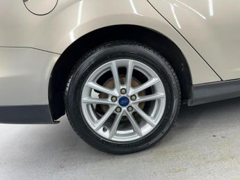 FORD FOCUS 1.6 Zetec Powershift Euro 6 5dr