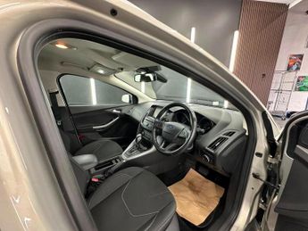 FORD FOCUS 1.6 Zetec Powershift Euro 6 5dr