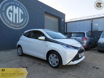 Toyota AYGO 1.0 VVT-i x-play Full Dealer Service History