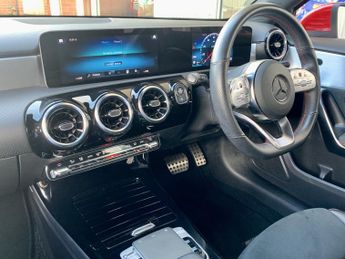MERCEDES-BENZ A CLASS 1.3 A200 AMG Line