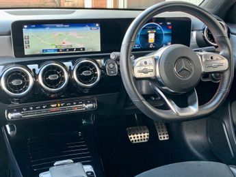 MERCEDES-BENZ A CLASS 1.3 A200 AMG Line