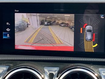 MERCEDES-BENZ A CLASS 1.3 A200 AMG Line