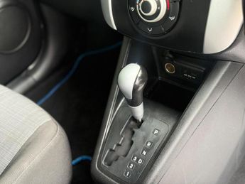 KIA VENGA 1.6 2 Auto Euro 5 5dr