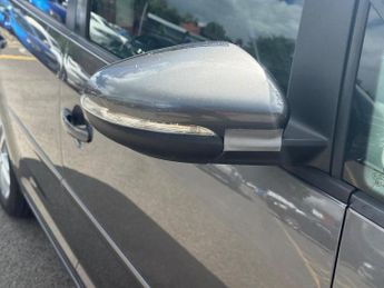 VOLKSWAGEN TOURAN 1.6 TDI SE Euro 5 5dr