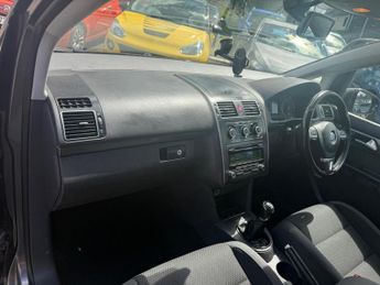 VOLKSWAGEN TOURAN 1.6 TDI SE Euro 5 5dr