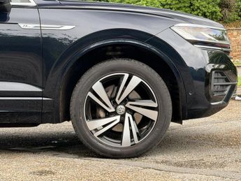 VOLKSWAGEN TOUAREG 3.0 TDI V6 R-Line Tech