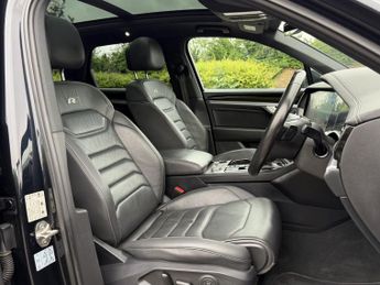 VOLKSWAGEN TOUAREG 3.0 TDI V6 R-Line Tech