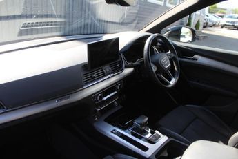 AUDI Q5 2.0 TDI 40 S line