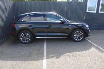 AUDI Q5 2.0 TDI 40 S line