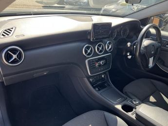 MERCEDES-BENZ A CLASS 1.6 A180 SE