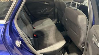 FORD FOCUS 1.0 T EcoBoost Titanium