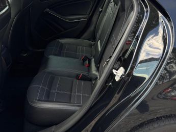MERCEDES-BENZ A CLASS 1.6 A180 SE Hatchback 5dr Petrol 7G-DCT Euro 6 (s/s) (122 ps)