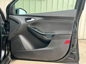 FORD FOCUS 1.6 Zetec Powershift Euro 5 5dr