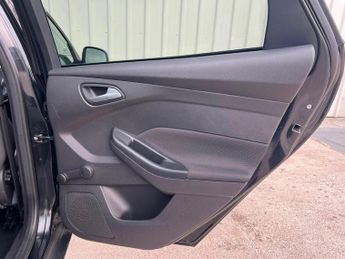 FORD FOCUS 1.6 Zetec Powershift Euro 5 5dr