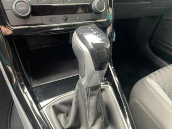 VOLKSWAGEN T-CROSS 1.0 TSI R-Line