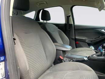 FORD FOCUS 1.0 T EcoBoost Titanium