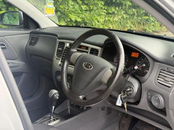 KIA RIO 1.4 3 5dr