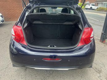 PEUGEOT 208 1.6 e-HDi XY