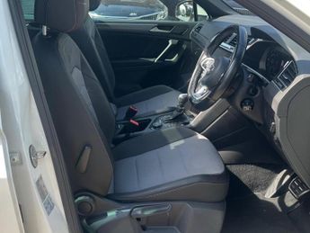 VOLKSWAGEN TIGUAN 2.0 TDI R-Line DSG 4Motion Euro 6 (s/s) 5dr