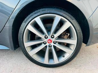 JAGUAR XE 2.0i R-Sport Auto AWD Euro 6 (s/s) 4dr