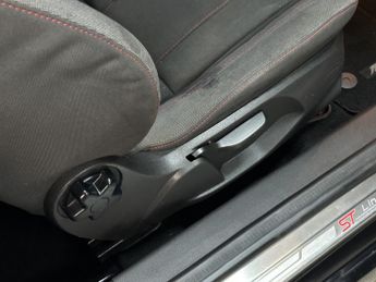 FORD FIESTA 1.0 T EcoBoost ST-Line