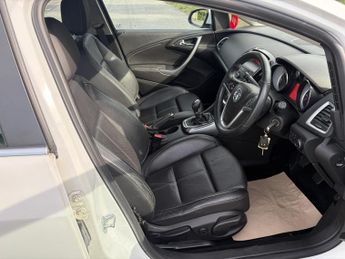 VAUXHALL ASTRA 2.0 CDTi ecoFLEX Elite